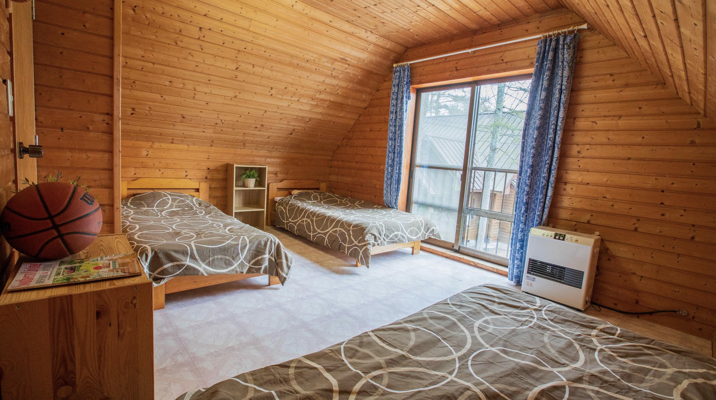 cabin 2 room 1 optimized 72p(same size).jpeg