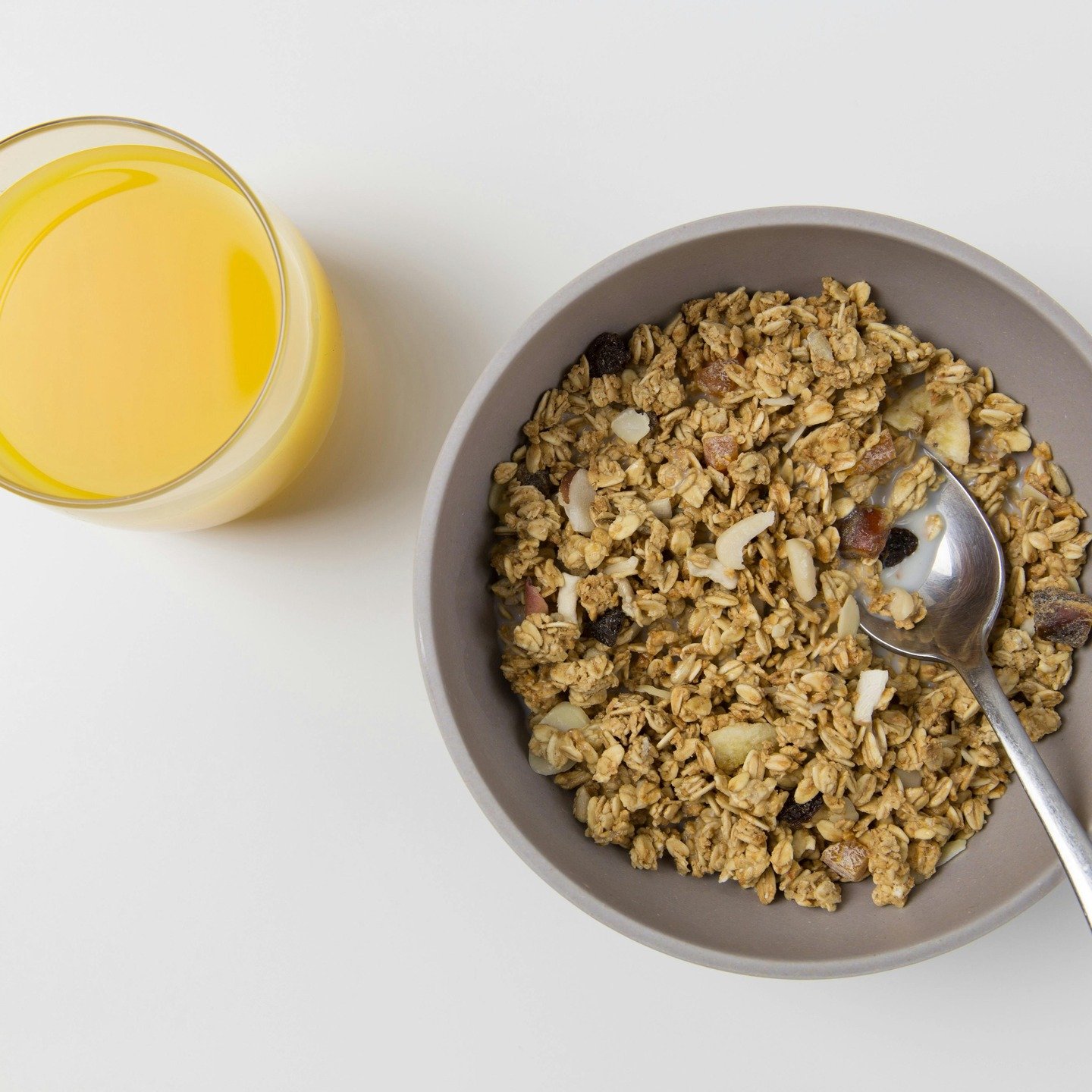 🌿 The Estrogen &amp; Fiber Connection &ndash; Why It Matters! 🌸
Did you know that fiber plays a key role in balancing estrogen levels? Your body eliminates excess estrogen through digestion, and fiber helps bind to and remove excess hormones, keepi