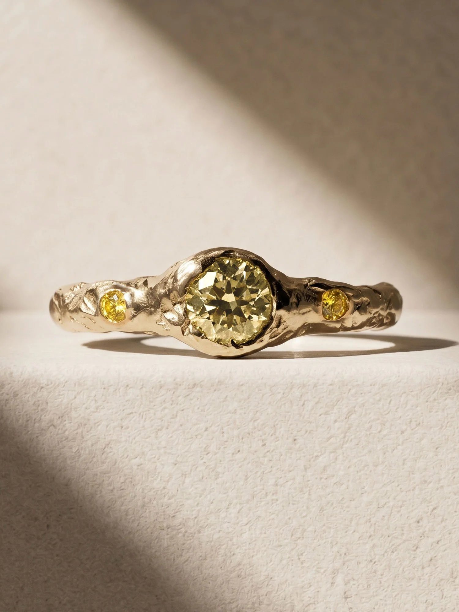 Hera-0.5ct-yellow-2.jpg