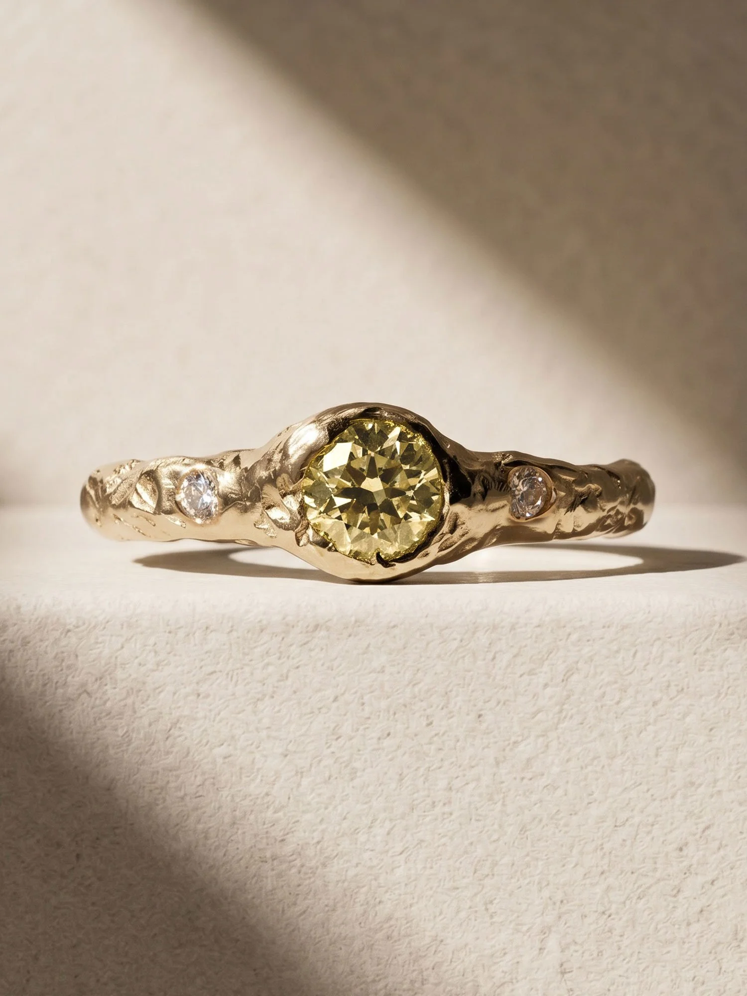 Hera-0.5ct-yellow-3.jpg
