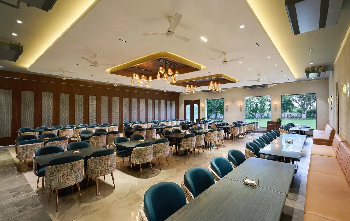 Seamlessly extending the dinning and banquet space of Hotel Ashoka at Jamb to enhance guest experiences with architectural finesse and comfort.
Commercial space interior design by @sunilnagalassociates 

Project Photography by @ashishbhonde 

#conmer