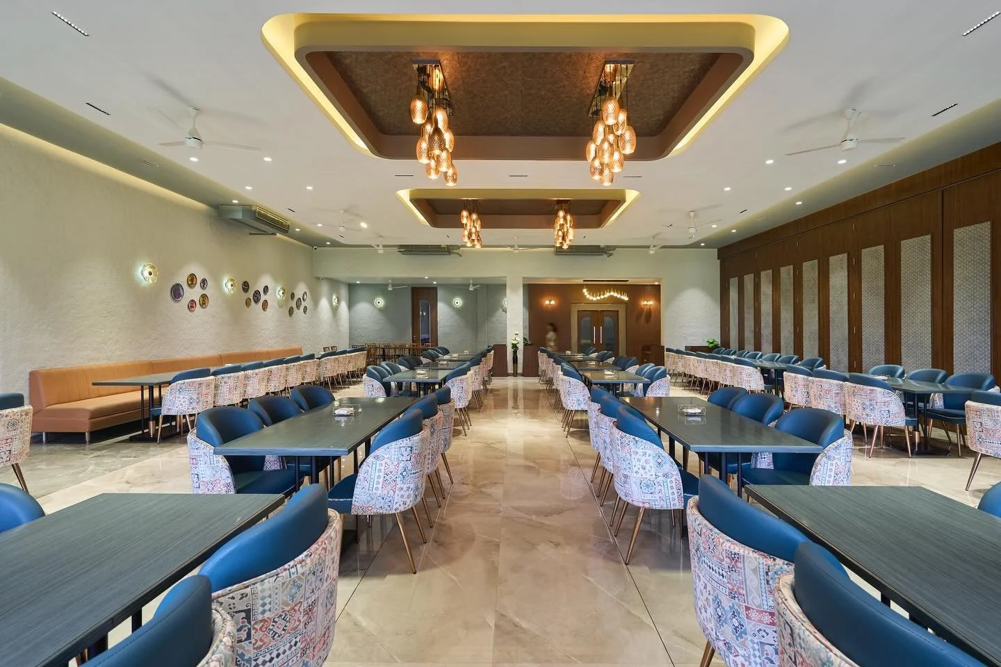 Seamlessly extending the dinning and banquet space of Hotel Ashoka at Jamb to enhance guest experiences with architectural finesse and comfort.
Commercial space interior design by @sunilnagalassociates 

Project Photography by @ashishbhonde 

#conmer