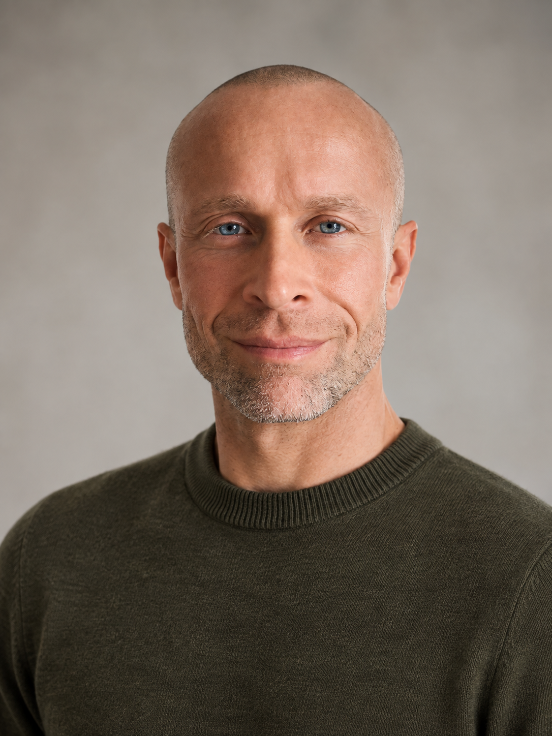 Florian Dietz vor seinem Arbeitsplatz