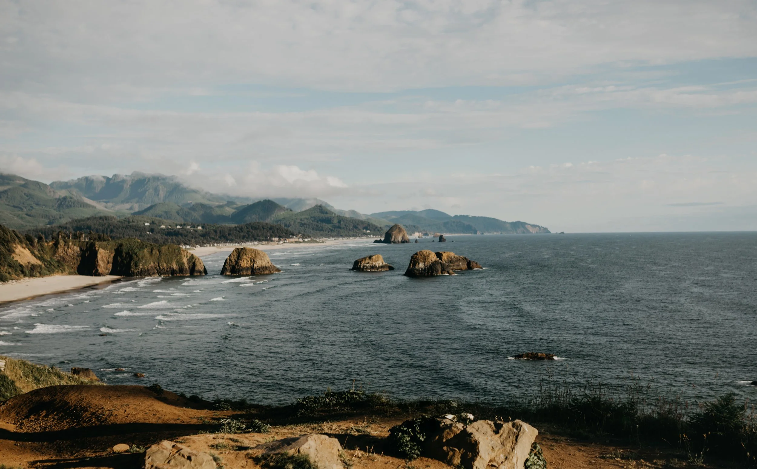Oregon coast elopement ceremony location overlooking ocean cliffs