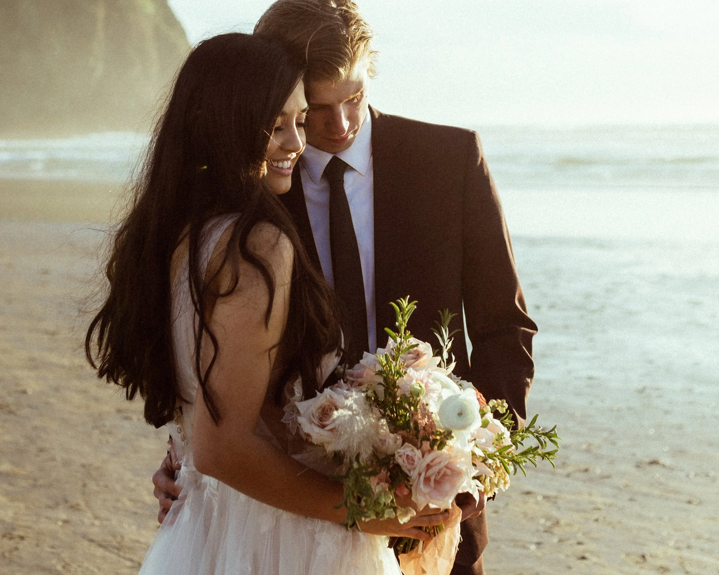 Couple during Pacific Northwest elopement in Oregon and Washington landscap