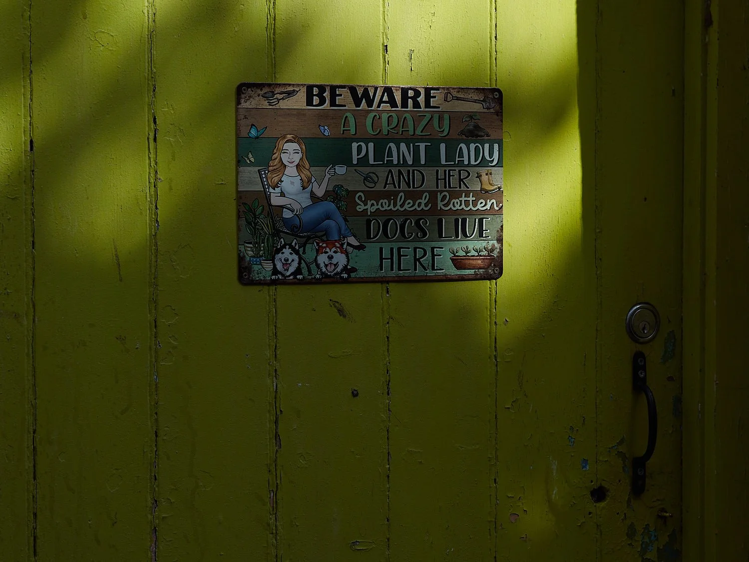 I love the sign, I especially love the light and the green of the door.