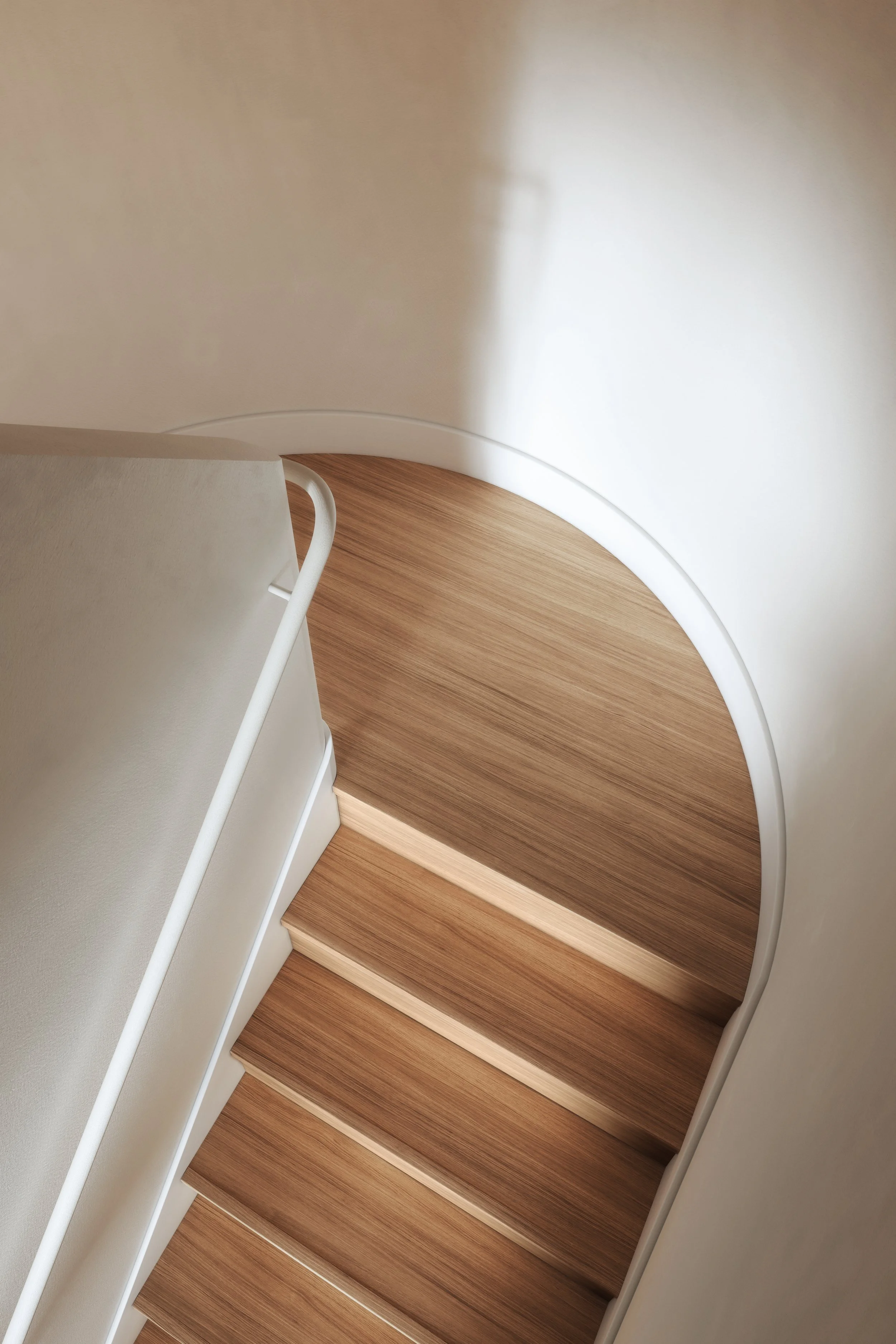 Bergen_117E_Staircase Vignette.jpg