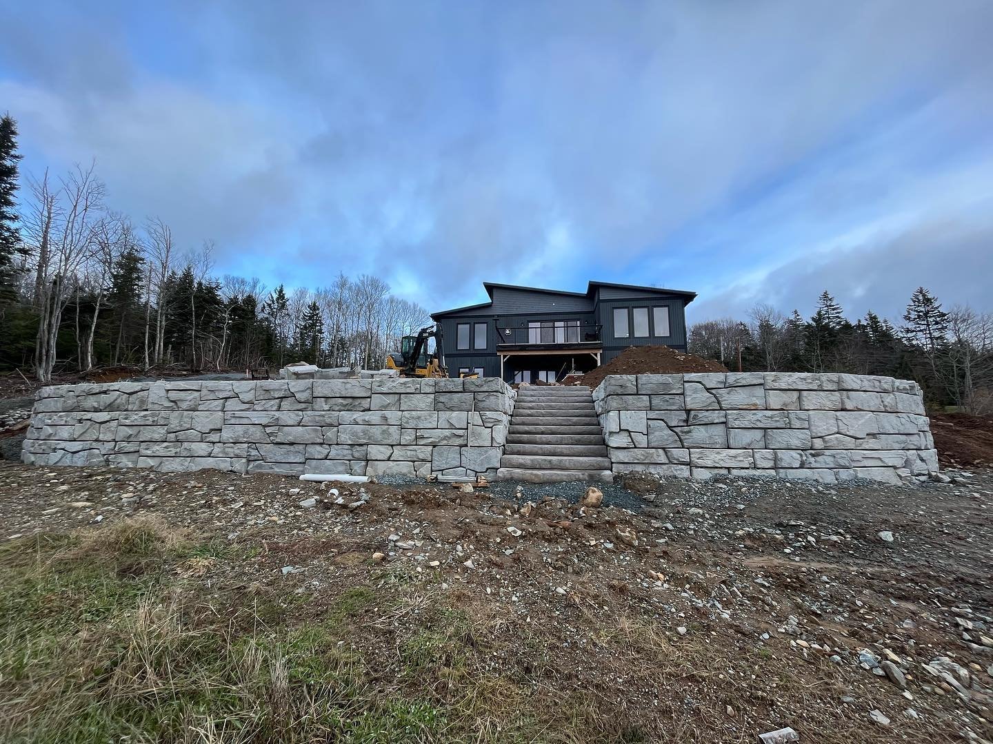 Finished off 2022 with this 120&rsquo; Verti-block wall and steps.

#retainingwall #steps #hardscape #landscaping #construction #contractor #brick #work #novascotia