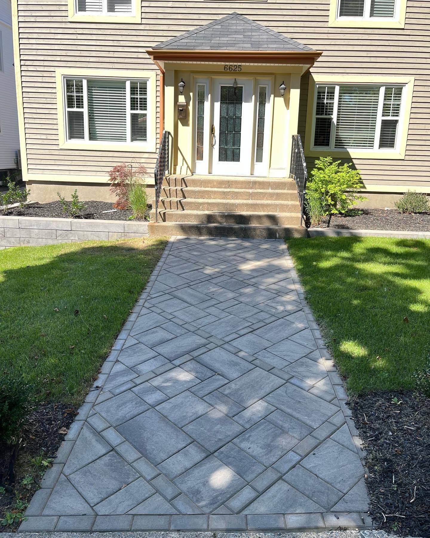 Pics or it didn&rsquo;t happen. 

#walkway#driveway#gardenwall #steps #landscaping #hardscaping #brick #contractor #work #photography #novascotia