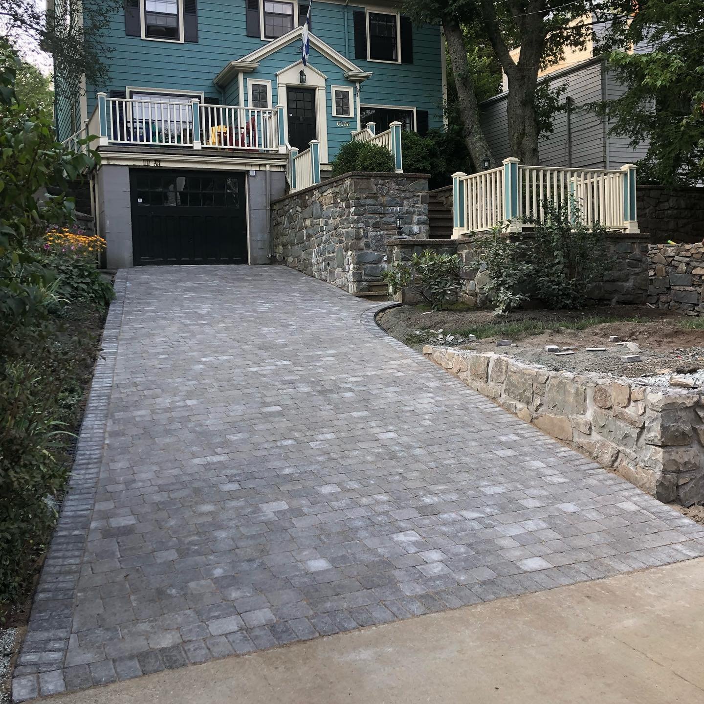 Clean and simple 17 degree sloped eurostone #driveway with a oldstone border turned out amazing during the #humidex spike. 

#hardscape #landscape #landscapedesign #contractor #brick #work #halifax #novascotia