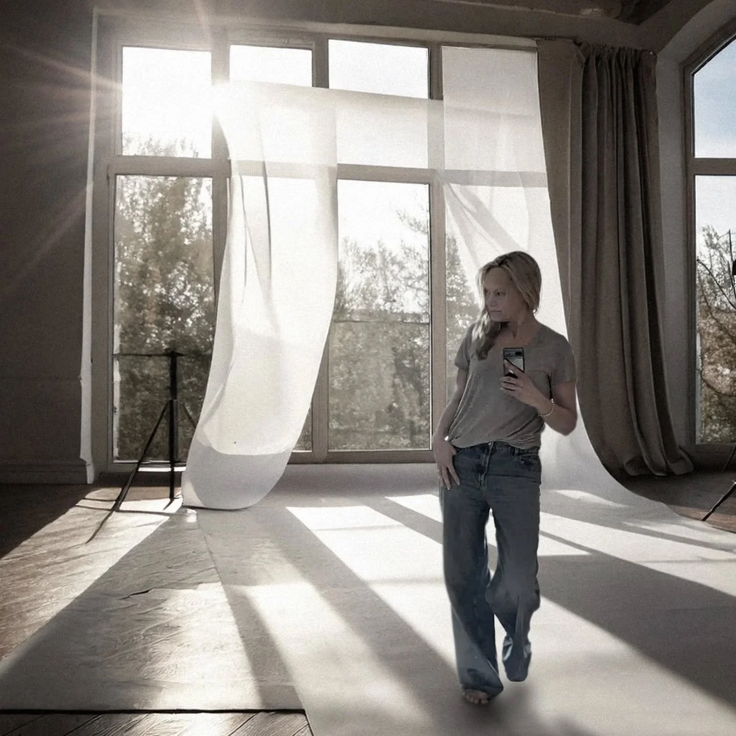 Hello! 

I'm Victoria, the face behind Lollypop Graphic Design Studio.&nbsp;I&rsquo;m all about bold designs, fresh branding, and helping businesses stand out. My website just got a little fresh makeover, so make sure to check it out...

Let&rsquo;s 