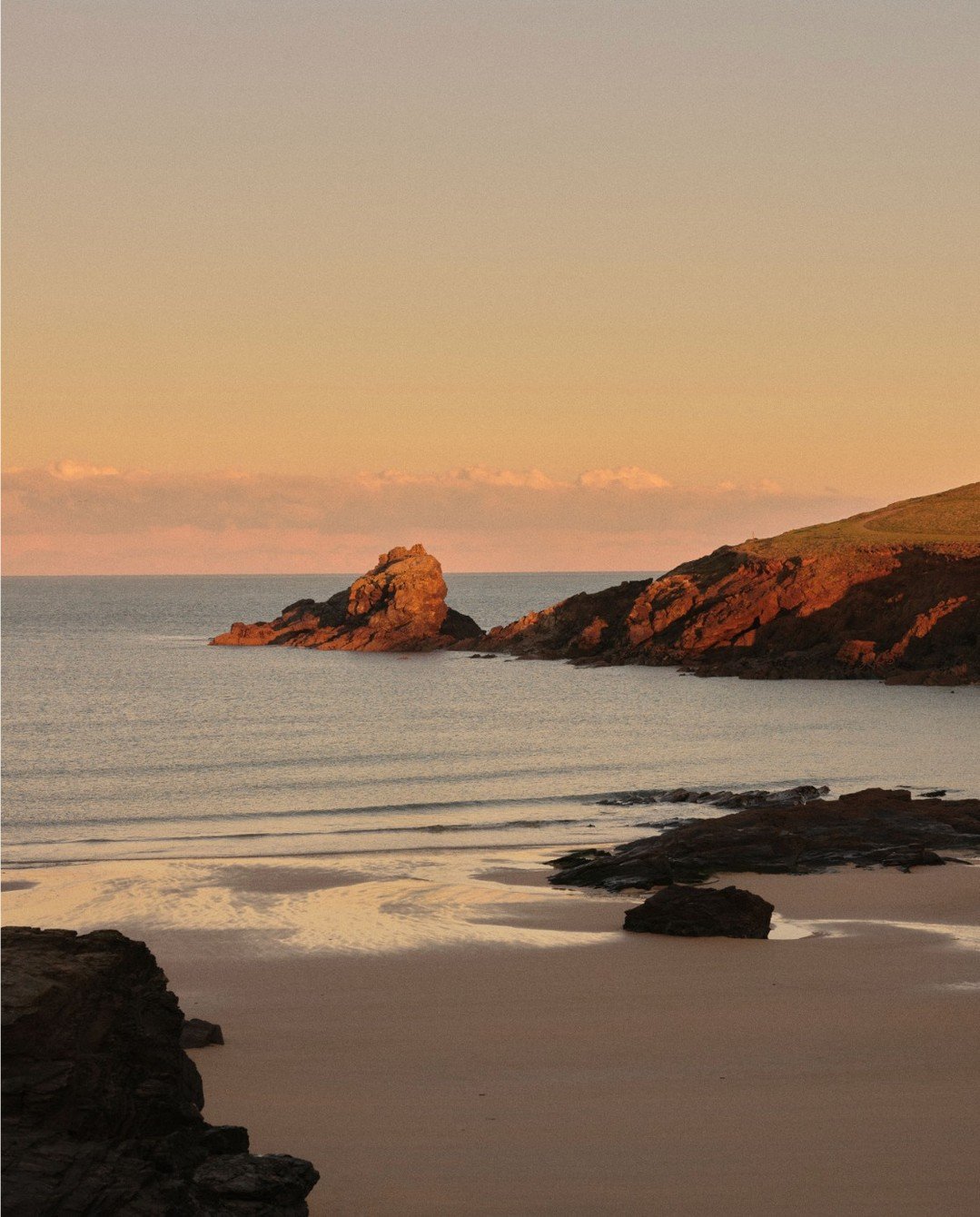 Still looking for the perfect Christmas escape? ✨
We&rsquo;ve just heard that Atlanta House is still available over Christmas - the last of the beautiful @atlanta.trevonebay homes! A cosy Cornish Christmas by the sea sounds like a dream to us 🌊🎄