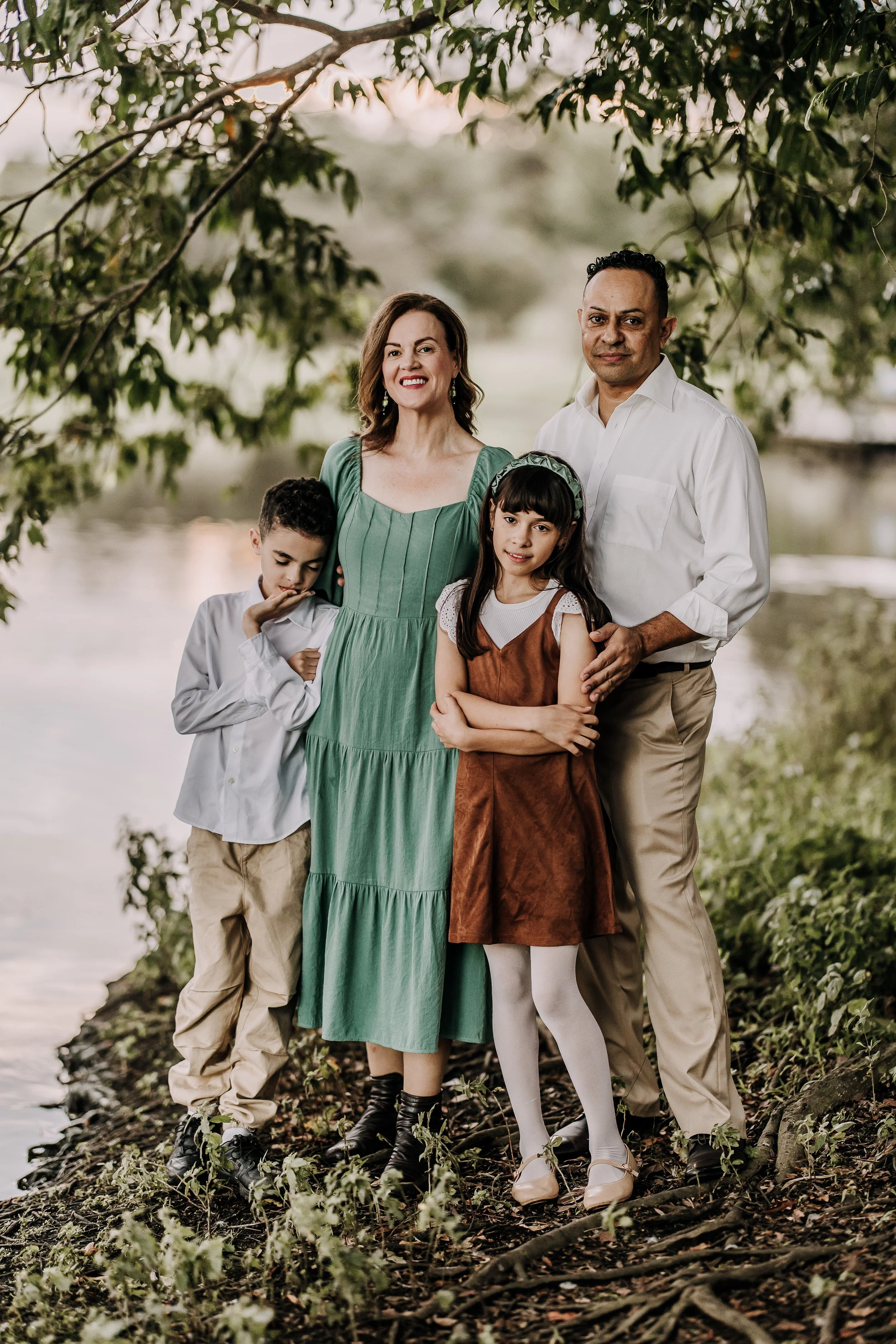 Coordinating Outfits for Family Photos: Do’s and Don’ts