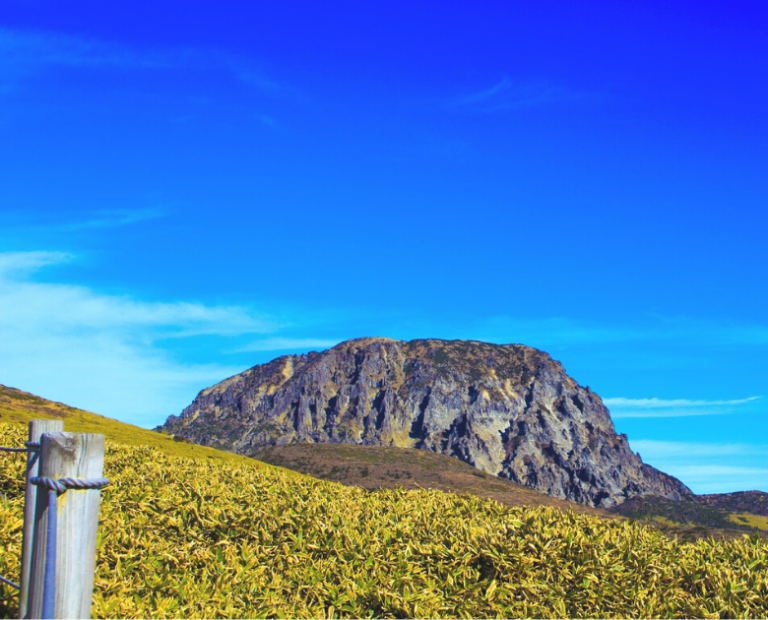 mount-hallasan-why-you-should-consider-jeju-island-breeze-travel-guide2-768x620.png