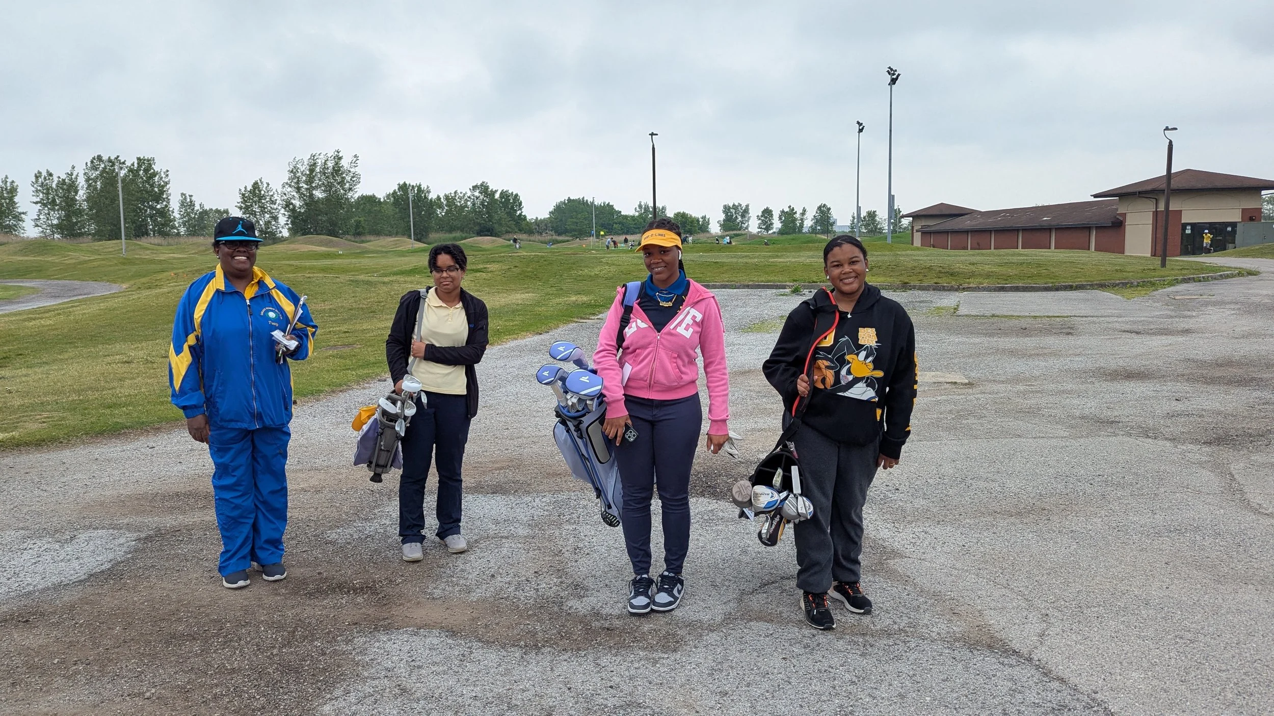 Advanced golfer gals