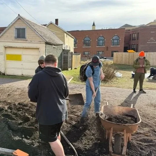 Ishpeming High School CTE Students help build Greenhouse at the Partridge Creek Ishpeming Middle School Garden