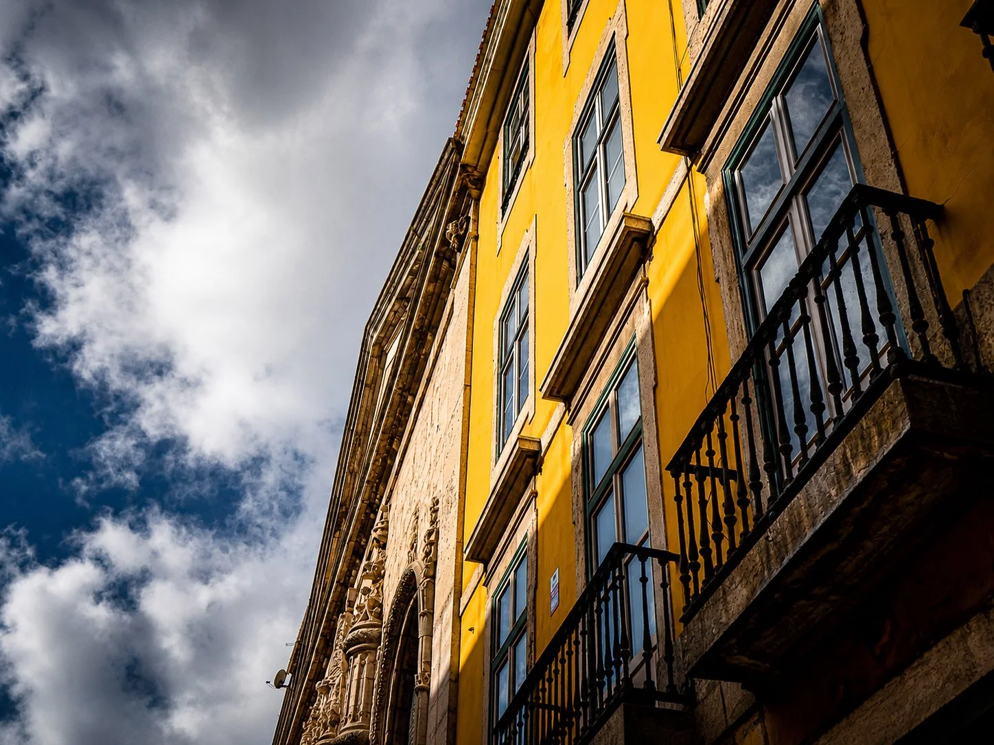 O Amarelo Não Cede Terreno