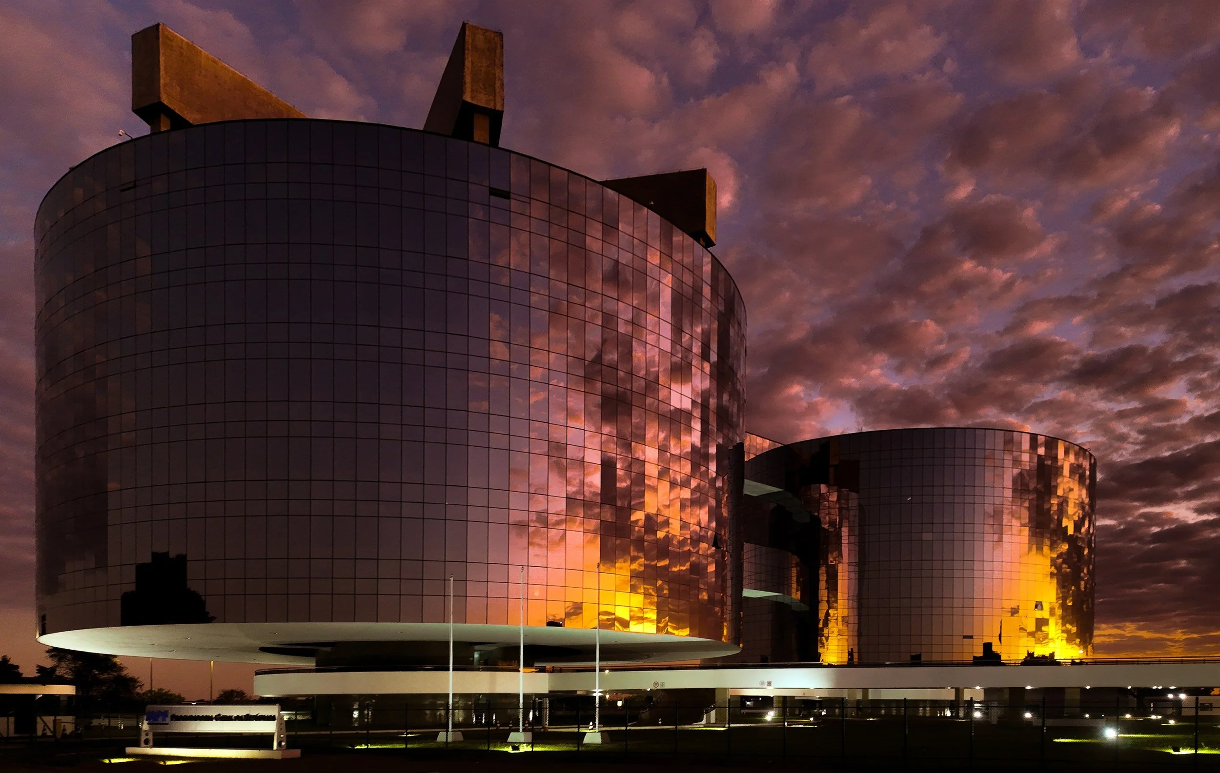 ★ Menção Honrosa · O Edifício que Veste o Céu · Brasília, DF · Categoria Brasília