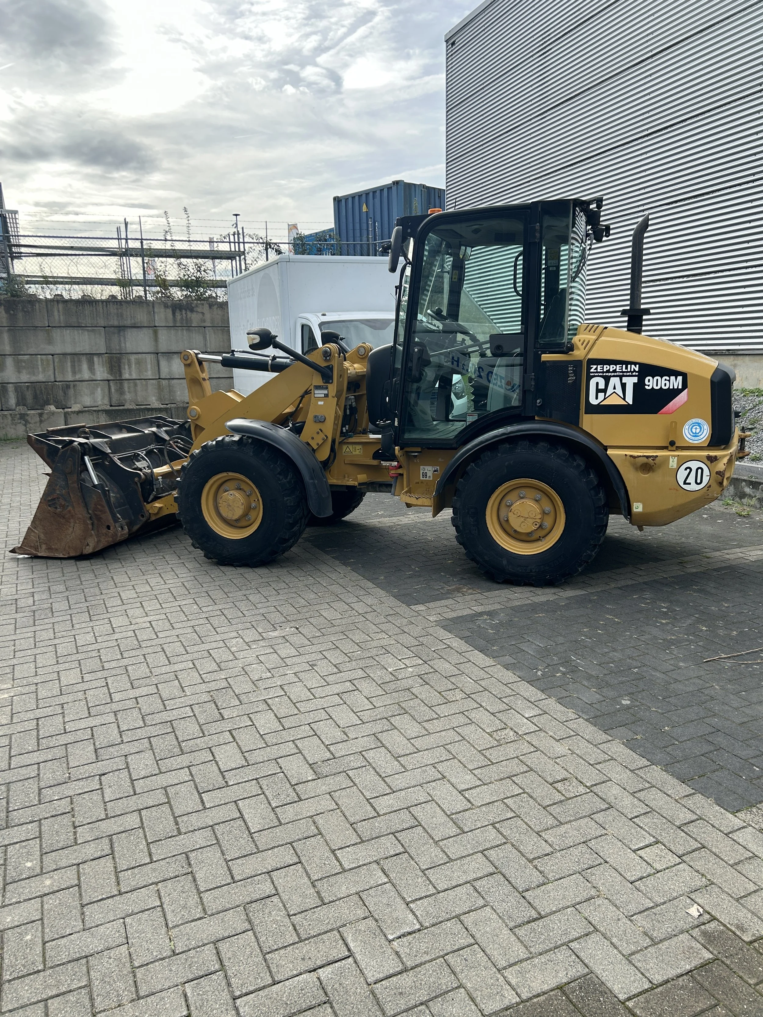 VERKOCHT  Cat 906 H