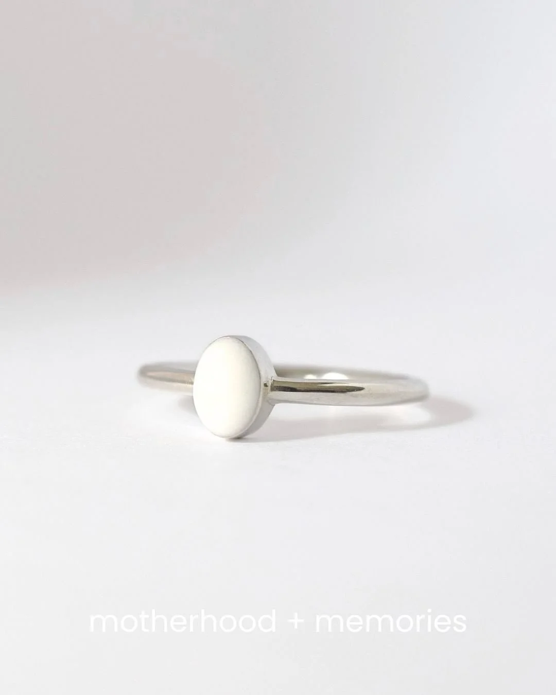 Today marks the start of world breastfeeding week 🤍🤱 it&rsquo;s such a wonderful time to truly celebrate all things breastfeeding. 

These three pieces each celebrate a mother&rsquo;s story and I&rsquo;d love hear all about yours! 

✨️ Oval Ring wi