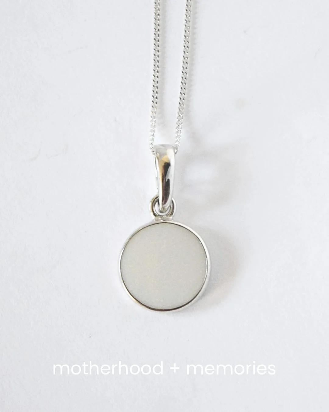 The dots ⚪️ 

These three pieces are so simple and timeless. They look amazing when combined with your inclusions, finishes and charms! Honestly, I&rsquo;m just a little bit obsessed with the dot pendant at the moment 😍🫣

✨️ Dot Pendant with a just