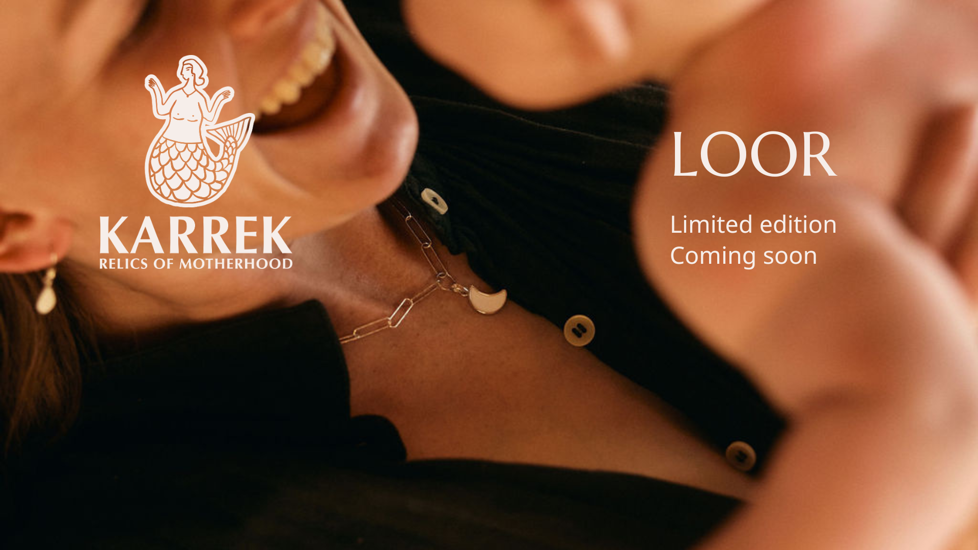 Banner with LOOR moon shape pendant