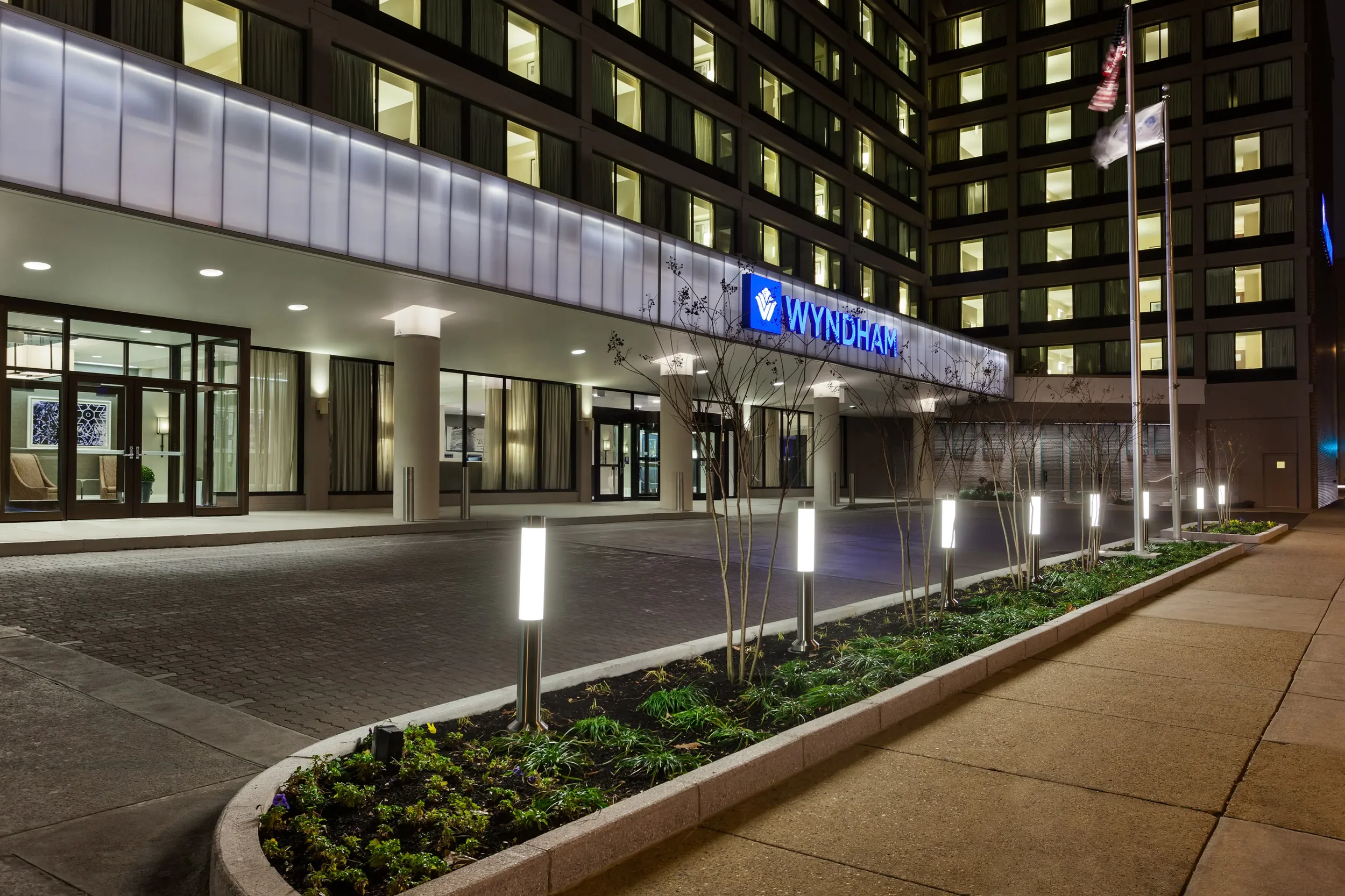 47153_exterior_night_1.webp