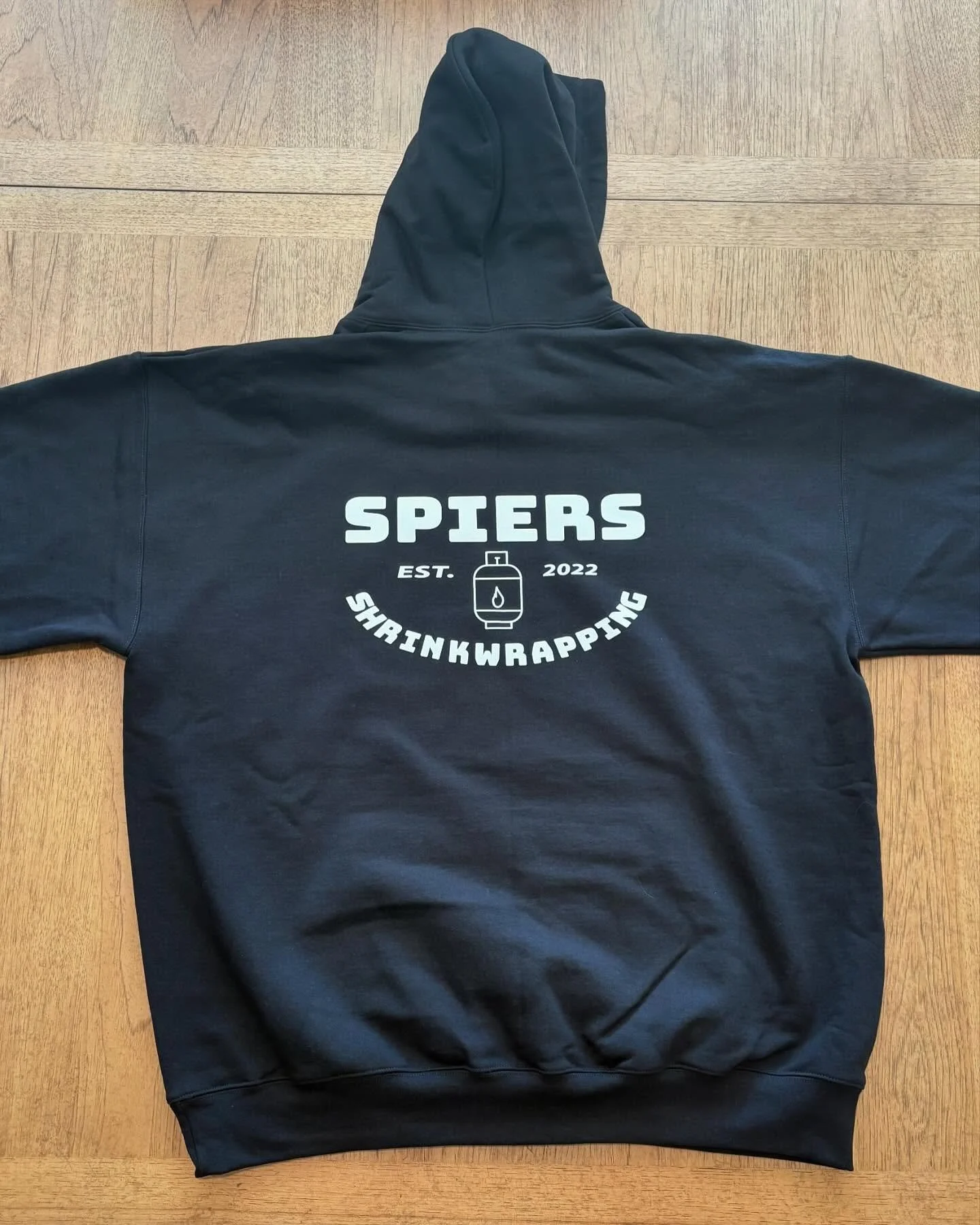 2025 Clothing is in! If you want to rep the Spiers Shrinkwrapping brand take a look at this seasons options and DM your order 👍🏼
Black Hooded Sweatshirt Med- XXL $40
Gray Hooded Sweatshirt Med-XXL $40
White Long Sleeve Tee Large-XXL $25
Black Long 