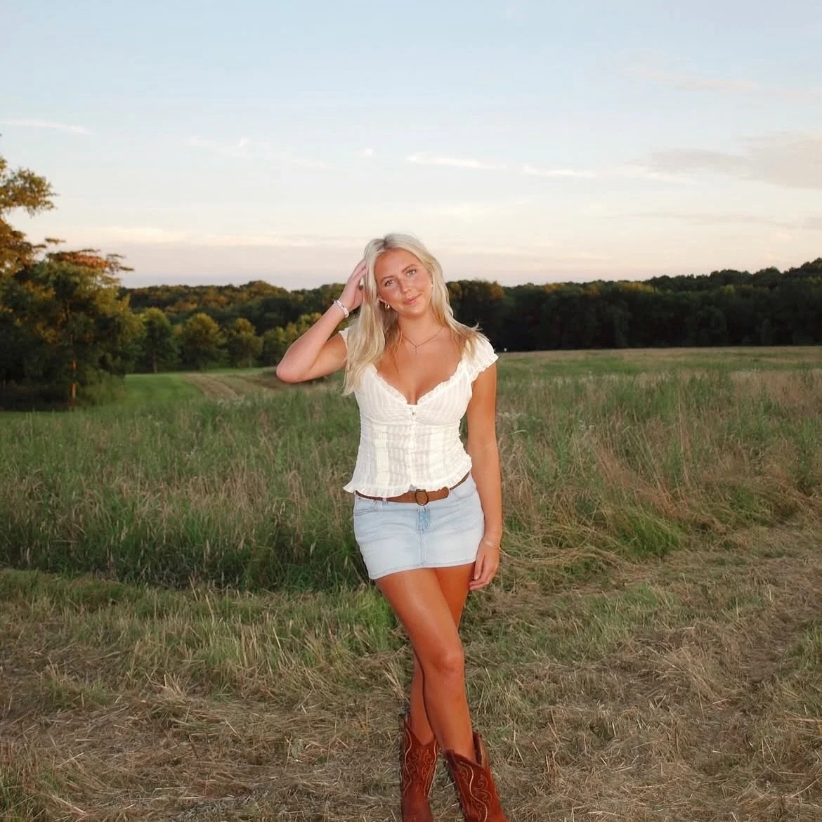 Mid-week outfit check 🌾💛