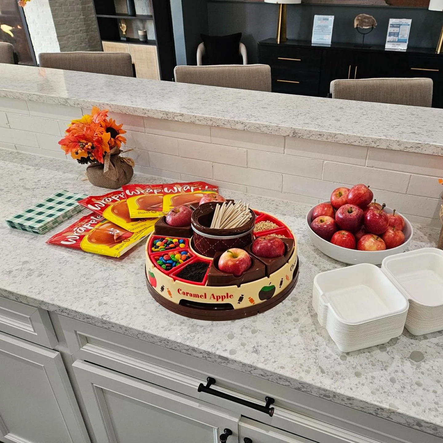 Huge thanks to everyone who came out for our Candy Apple Bar event! 🍏 We had a little caramel mishap, but our amazing neighbors pulled together to save the day. One even ran home for an apple slicer—turning it into a spontaneous apple nacho pa