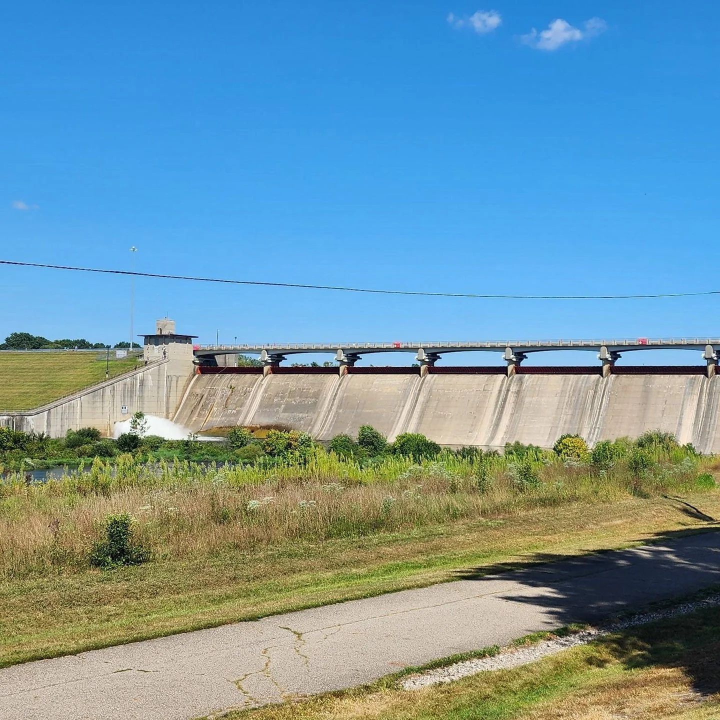 Whether you're gliding across the calm water in a kayak, casting a line, disc golfing, or just walking the leaf-covered trails, Hoover Reservoir is the perfect fall escape. The colors are peaking, and the views are unreal. Don’t miss it! 🍂
#Fa