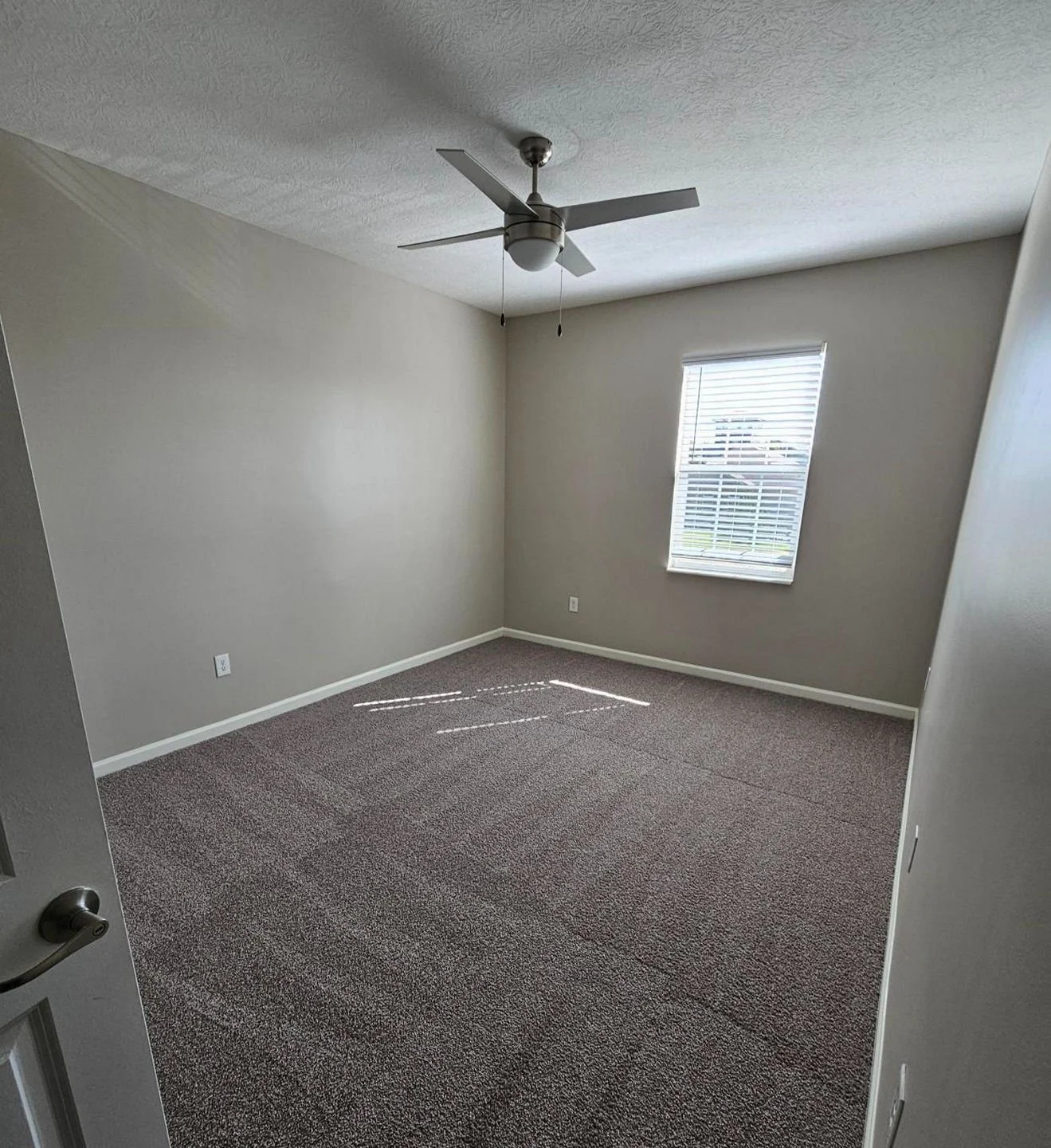 There&rsquo;s just something so satisfying about those fresh vacuum lines in your new home ✨ It&rsquo;s the little things that make your space truly feel like yours. 🏡 Who else loves that clean, fresh start? 📞 Give us a call&mdash;we&rsquo;re open 