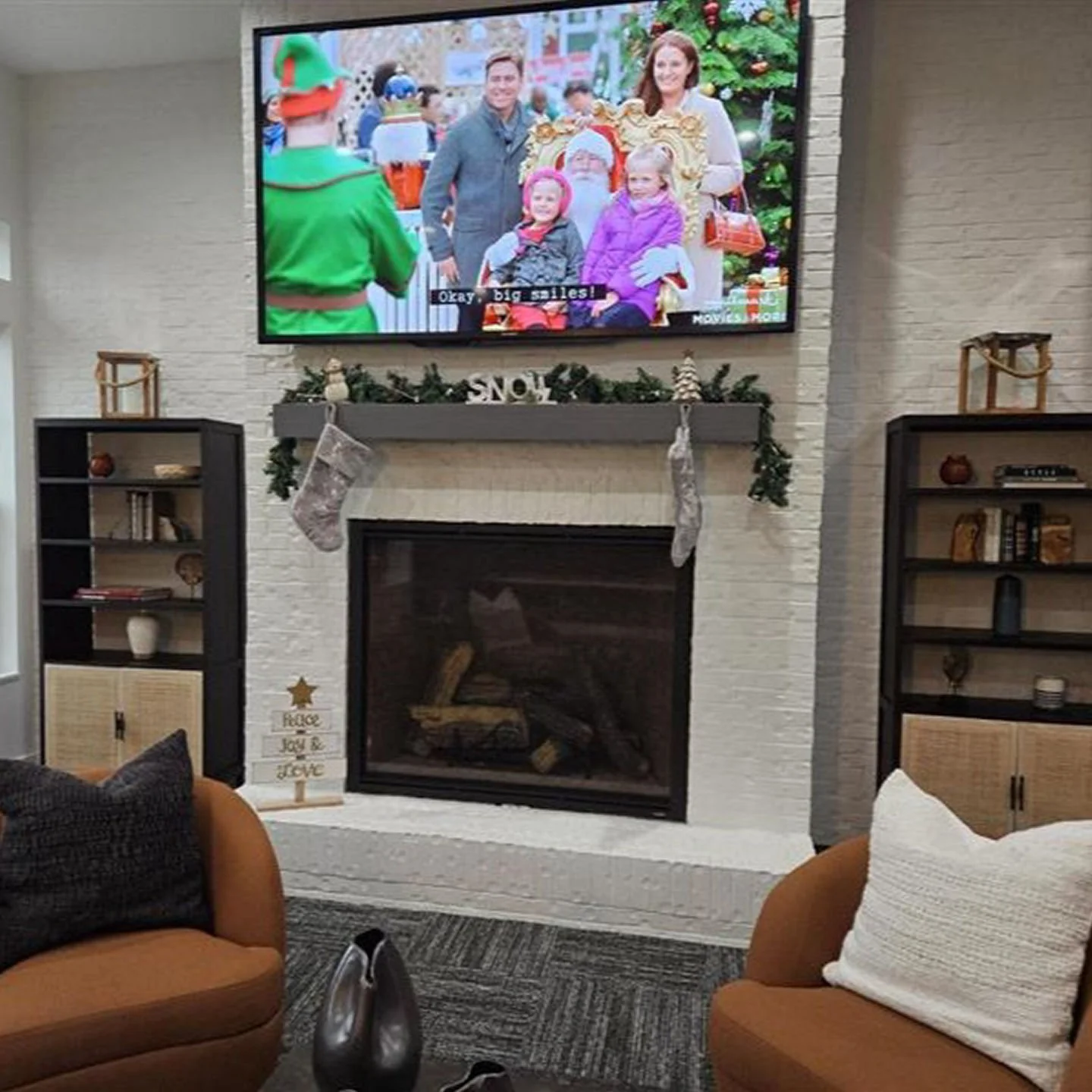 Winter chill got you down? Come enjoy the cozy vibes at Emerson Park! Hallmark movies are on today&mdash;perfect weather for it! ☕️📺

#EmersonPark #CozyVibes #ResidentLife #NowLeasing #WestervilleOhio