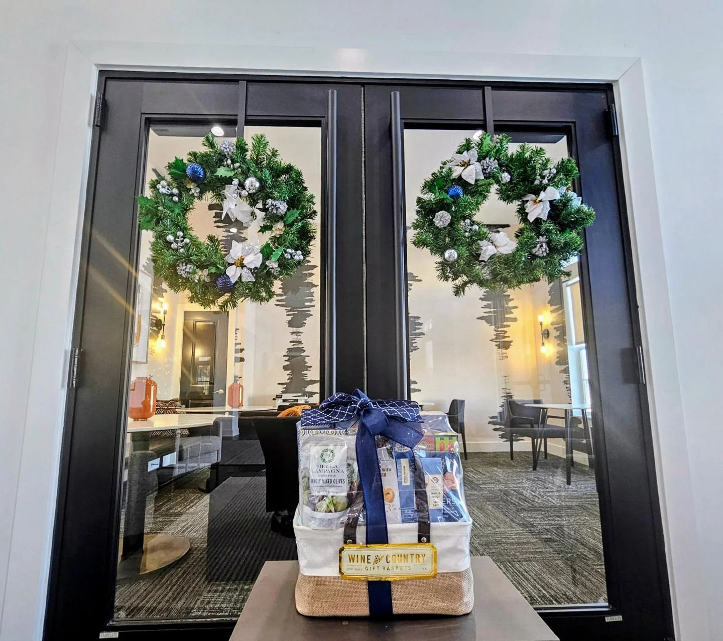 🚪✨ Deck the Door Reminder! ✨🚪
Don&rsquo;t forget to submit photos of your decorated doors for our &ldquo;Deck the Door&rdquo; Photo Contest Giveaway!
🎁 One lucky winner will receive a hosting-ready gift basket filled with kettle corn, fudge, crack