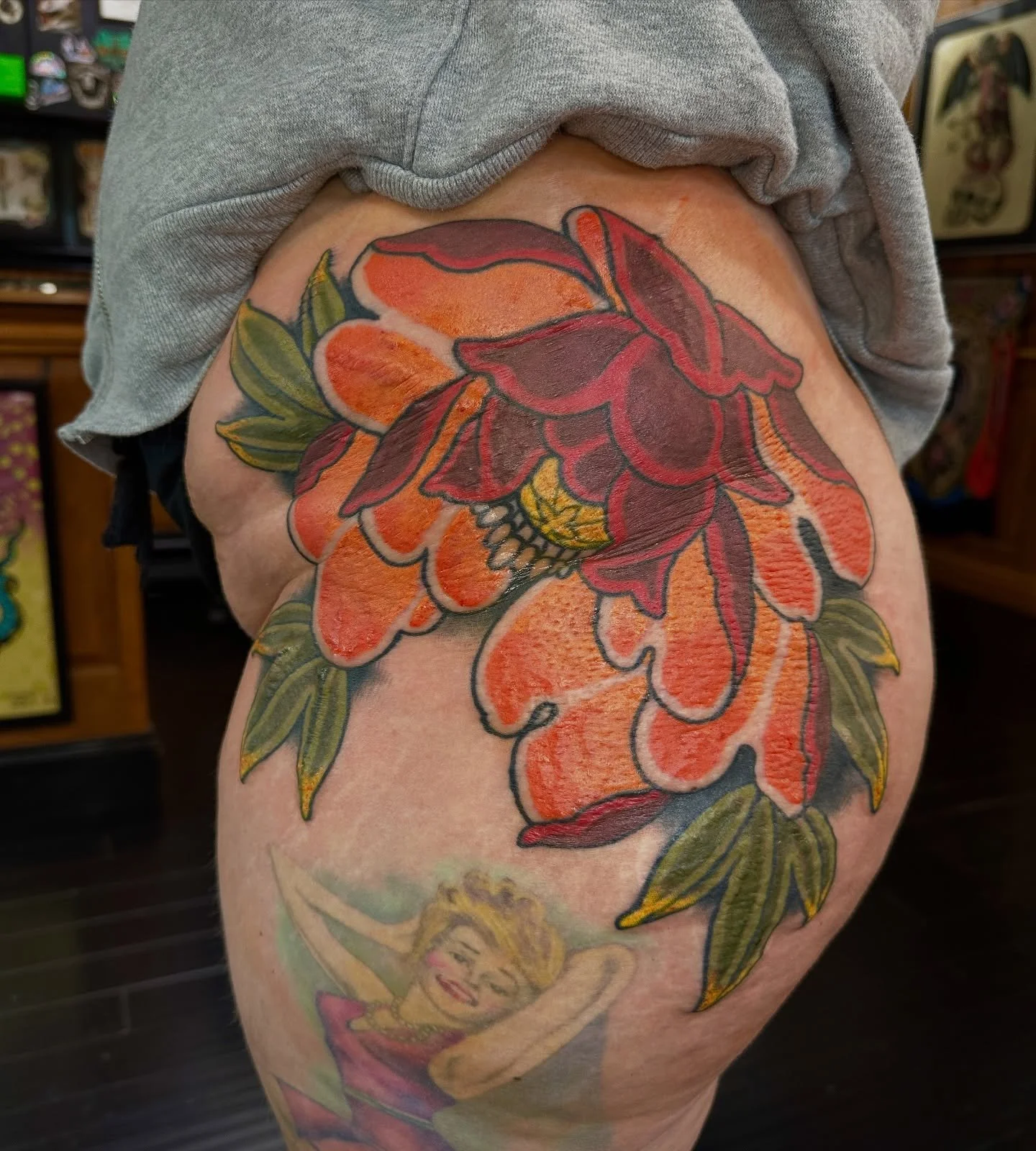 Peony I finished on my friend @frozen_hands the other week! Thank you again!

Made @kyklopstattoo 

#tattooflash #neotraditional #pittsburgh #tattoos #peony
