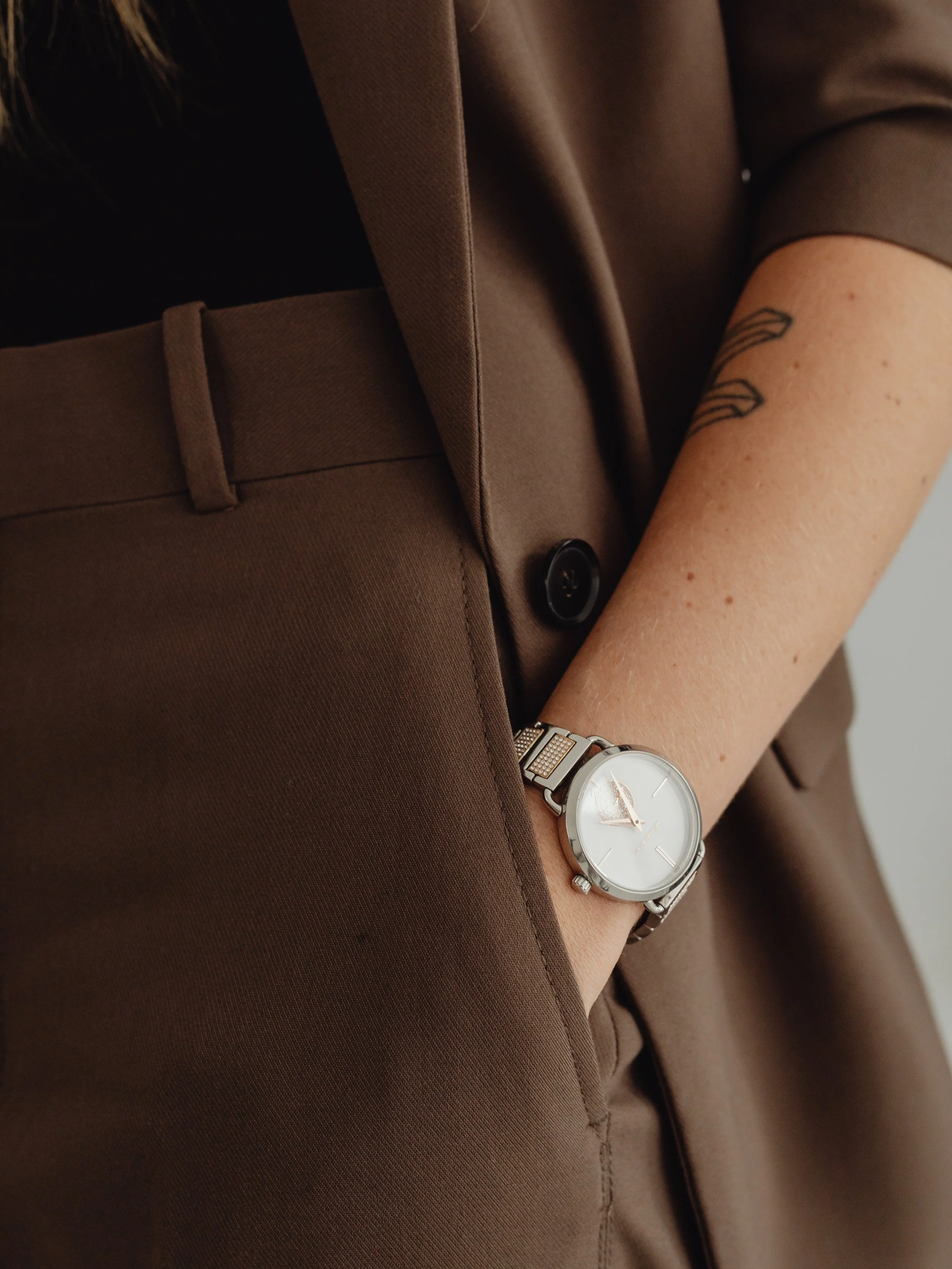 kaboompics_brown-suit-watch-27926.jpg