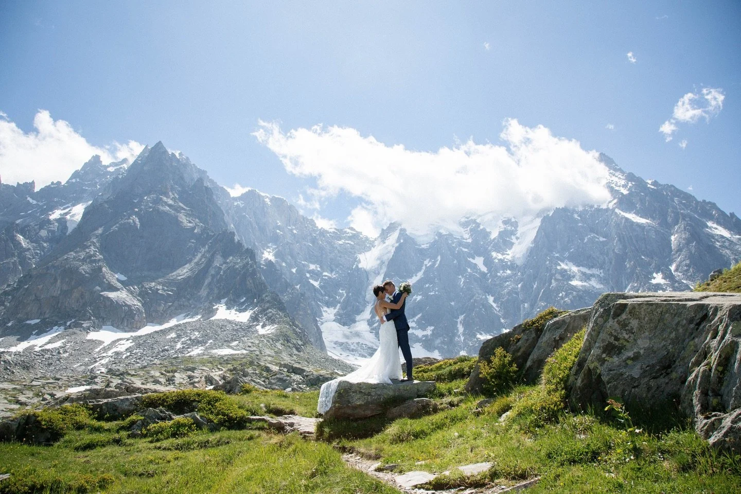 Summer in the Alps means clean lines, big skies and those crisp mountain layers stretching for miles. 
This viewpoint is only a short walk from the telecabin and LOOK what view you get. 👀 

Ideal for couples who want an epic backdrop without turning