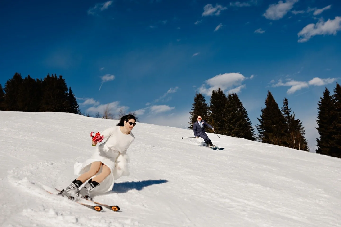 There are entrances&hellip; and then there&rsquo;s skiing into your own wedding in full gear. 
Zero notes. (We always check the run first &mdash; logistics matter.) 
How flipping incredible 🙌🏼🙌🏼🙌🏼 

#SkiWedding #AdventureCouple #WeddingOnSkis #