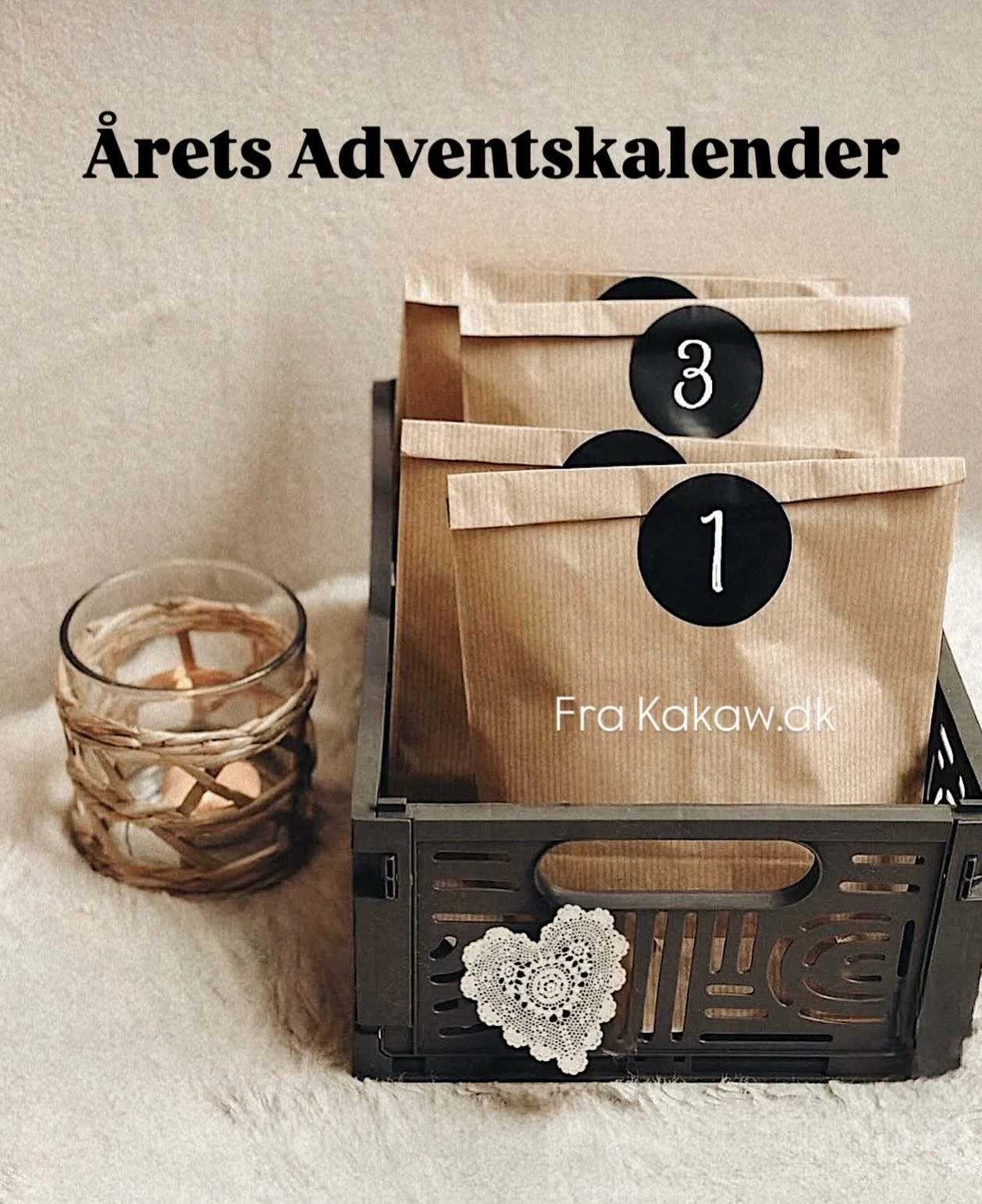 &Aring;rets Adventskalender, klar til bestilling.&hearts;️

&Aring;r efter &aring;r gl&aelig;der jeg mig p&aring; denne tid. 
S&aring; inderligt over at g&aring; en tid i m&oslash;de med ekstra 
omsorg, stearinlys og mere bl&oslash;dhed. 🕯️☁️

Lad o