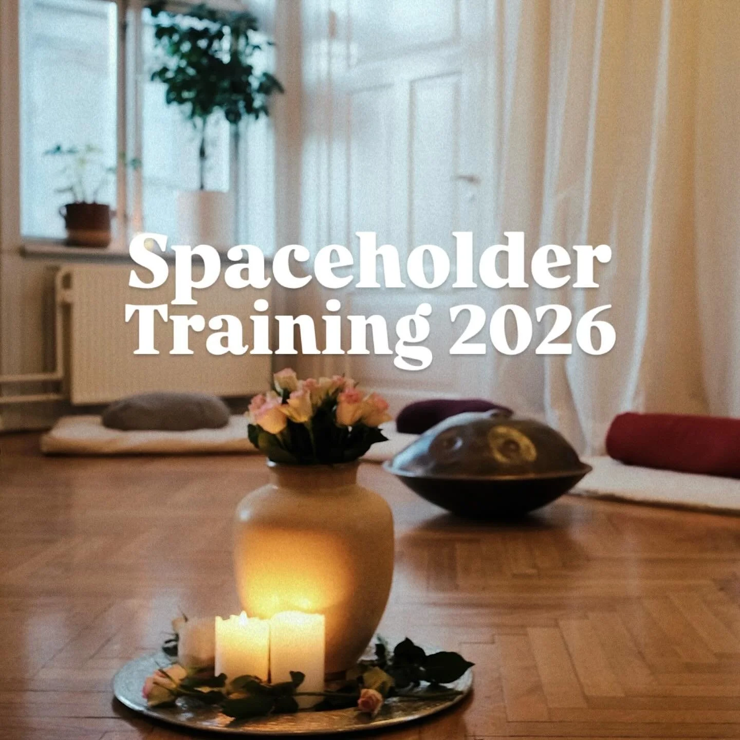 Spaceholder Training 2026 ✨

Holder du rum eller &oslash;nsker du at g&oslash;re det?

M&aring;ske holder du rum for: 
- Cirkler og ceremonier 
- Workshops og kurser 
- Behandlingsforl&oslash;b og sessioner 
- Retreats og indre rejser 
(eller tager t