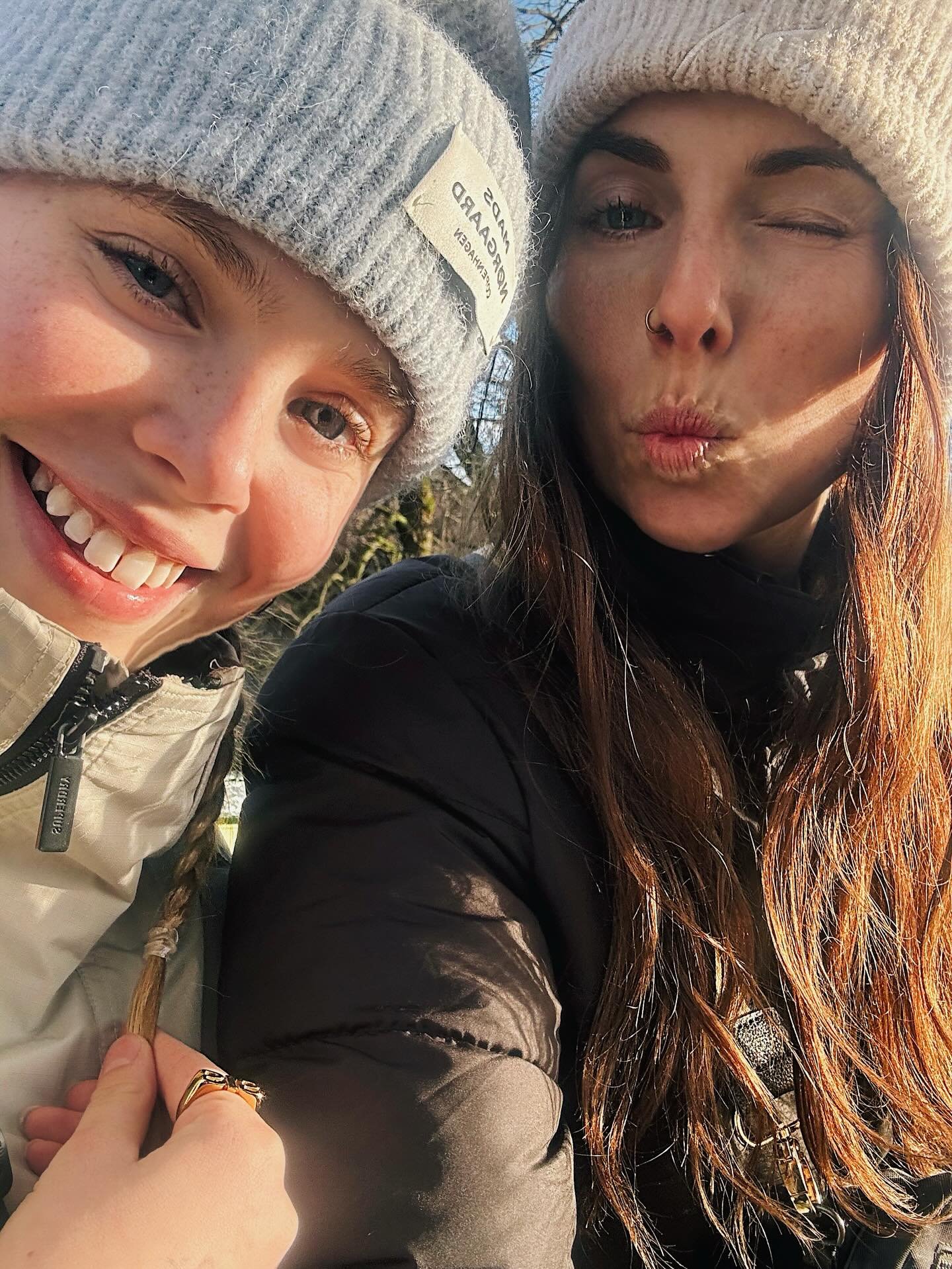 Den d&eacute;r tid, du ved. 🕰️

Tid er vistnok et koncept, der har givet ord til et skriv eller to-tre-fire stykker. Det her b&aelig;rer ogs&aring; derhen ad. 

Jeg g&aring;r i cirkler p&aring; andet d&oslash;gn nu og summer over: 

Hvordan kan tids