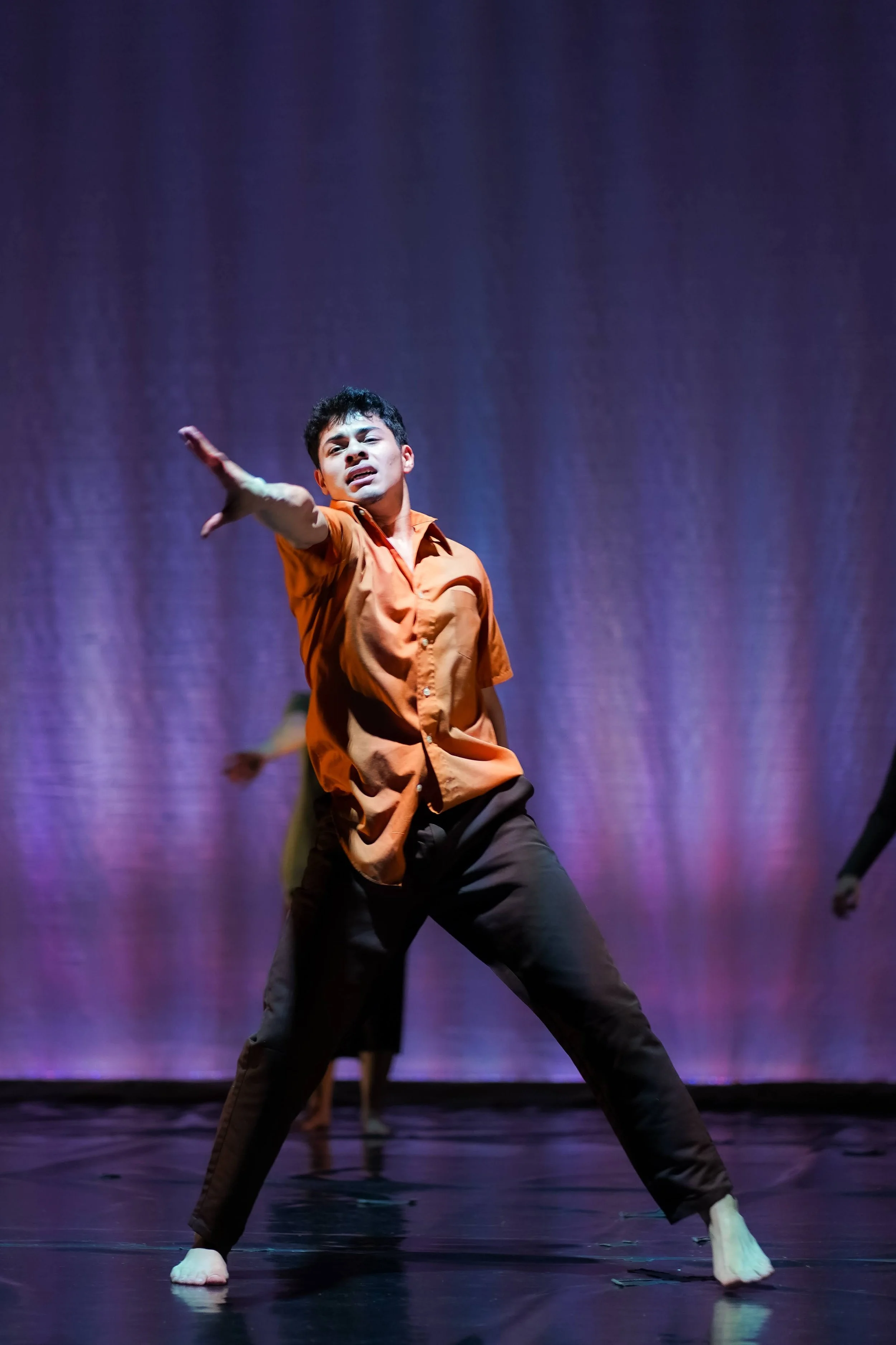 On Shattered Glass We Walk 01 Dancers 
Photo Credit Eli Borgs