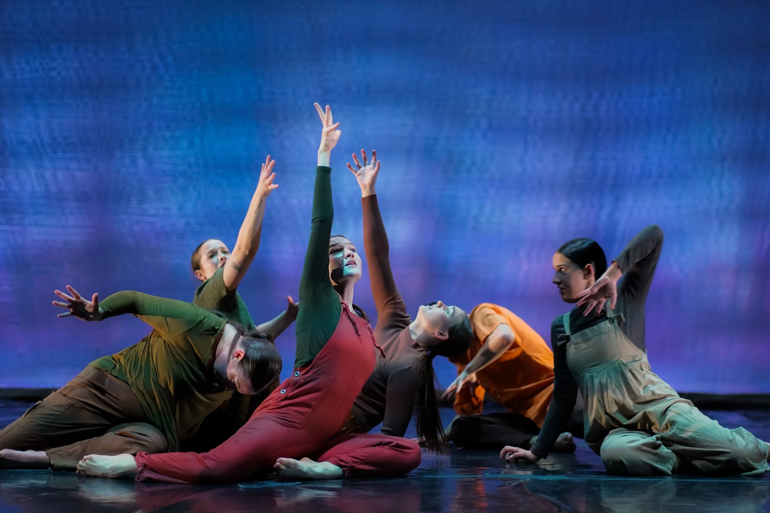 On Shattered Glass We Walk 01 Dancers 
Photo Credit Eli Borgs