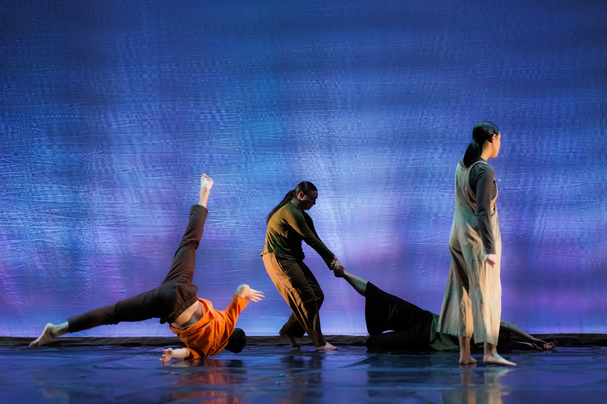 On Shattered Glass We Walk 01 Dancers 
Photo Credit Eli Borgs