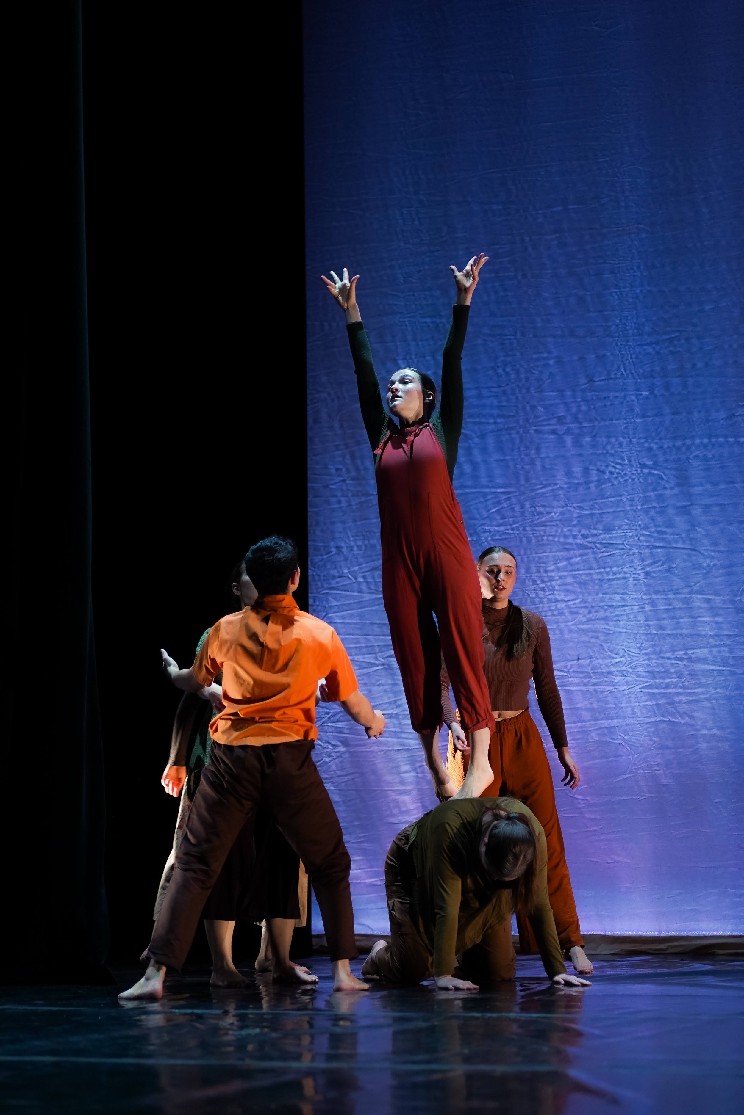 On Shattered Glass We Walk 01 Dancers 
Photo Credit Eli Borgs