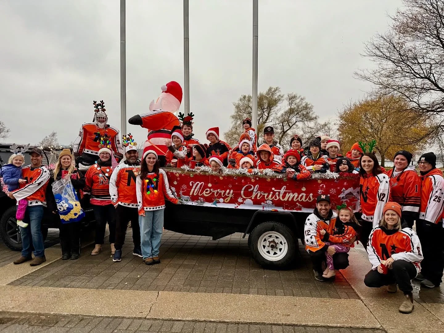 Thank you, North Stars family! ⭐️🧡🥍
A huge shout-out to all the kids and families who came out to represent North Stars Lacrosse in the Owen Sound Santa Claus Parade last night!

Despite the rain and a very wet evening, everyone showed up with amaz