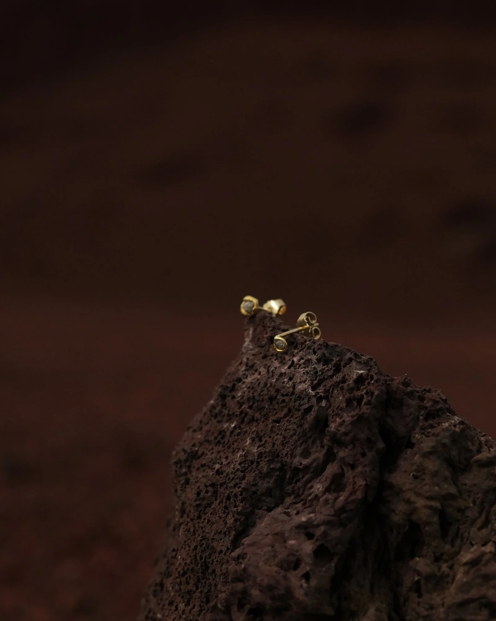 tremor-14kt-recycled-gold-ring-diamond- serac-4.jpg