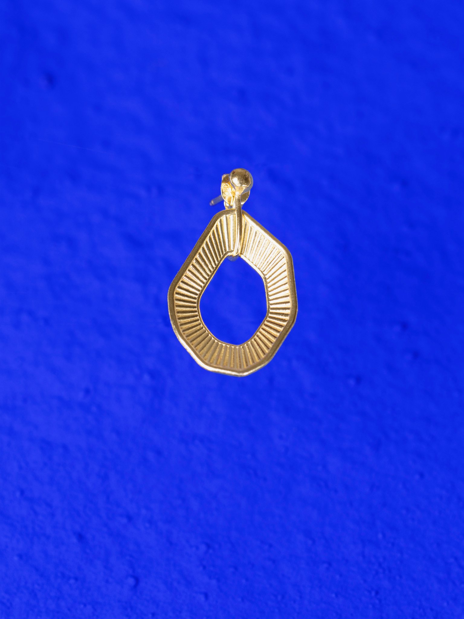 coral-inspired-sustainable-gold-earring-Studio-IRIS.jpeg