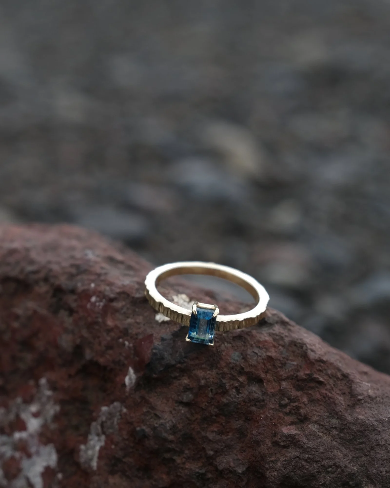 tremor-14kt-recycled-gold-ring-aquamarine- vitre.jpg