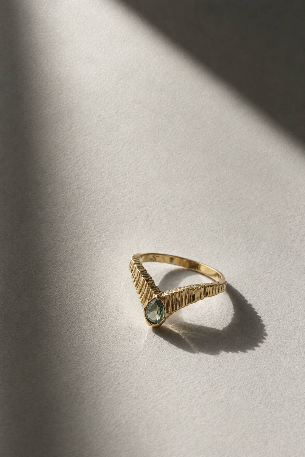 Studio-IRIS-tremor-cascade-14kt-gold-sapphire.png